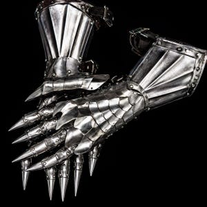 Nazgul Inspired Steel Gauntlets – Etched Medieval Fantasy Armor Gloves