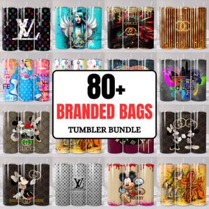 Peut inclure: Une collection numérique de plus de 80 designs de gobelets de marque présentant divers logos de luxe, personnages de dessins animés et motifs artistiques. Le texte central indique 80+ BRANDED BAGS TUMBLER BUNDLE.