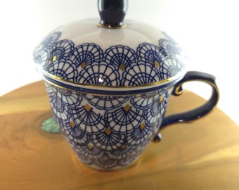 Tazza in porcellana vintage Teavana con infusore per tè sfuso, blu, bianco e oro, a forma di ventaglio e squame di pesce, con coperchio, e set di 3 tazze da tè a forma di conchiglia.