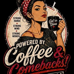 Puede incluir: Ilustración de estilo vintage de una mujer con una diadema roja de lunares sosteniendo una taza de café negra. La taza dice "Get'er Done" con un corazón. El texto incluye "Powered by Coffee & Comebacks!" y "Built Tough. Raised Strong."