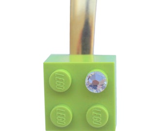 Light Green LEGO® brick 2x2 with a ‘Diamond’ color SWAROVSKI® crystal on a Silver/Gold hair clip (one piece)