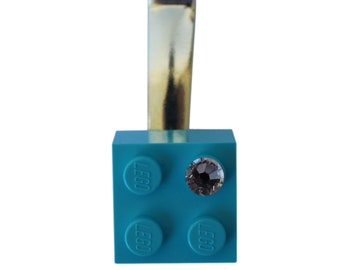 Turquoise Blue LEGO® brick 2x2 with a ‘Diamond’ color SWAROVSKI® crystal on a Silver/Gold hair clip (one piece)