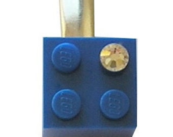 Dark Blue LEGO® brick 2x2 with a ‘Diamond’ color SWAROVSKI® crystal on a Silver/Gold hair clip (one piece)