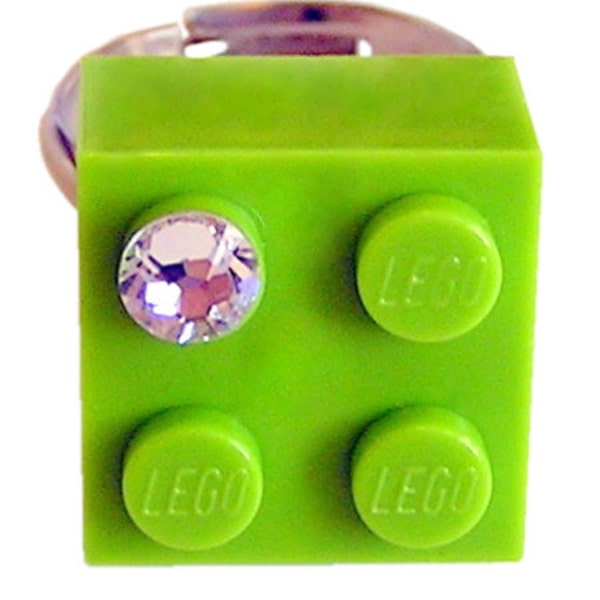 Hellgrün LEGO® Stein 2 x 2 mit einer 'Diamant' Farbe SWAROVSKI® Kristall auf einem Silber/Vergoldet verstellbaren Ring finden