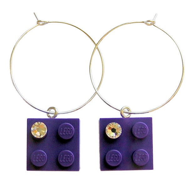 Purple LEGO® brick 2x2 with a ‘Diamond’ color SWAROVSKI® crystal on a Silver/Gold plated hoop