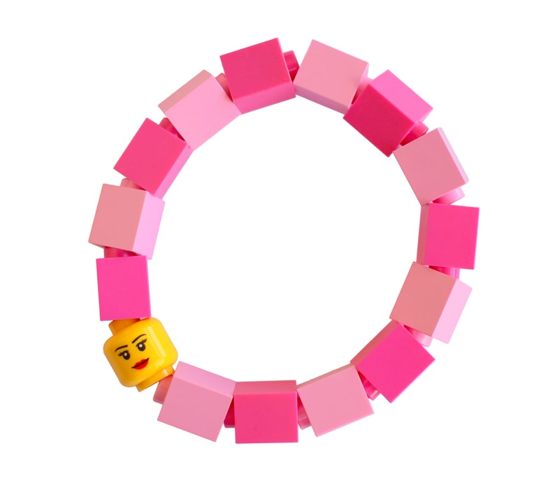 Bracelet pour enfants rose fait de briques LEGO® et tête de Minifigurine LEGO® sur des cordons élastiqués image 1