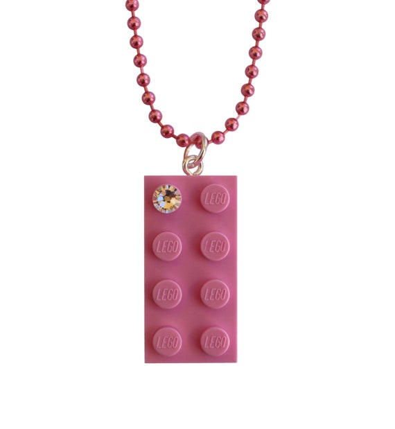 LeGO rosa chiaro® mattone 2x4 con un cristallo SWAROV®SKI di colore  'Diamond' su una catena di tracce placcate in argento/oro o su una catena di  palla rosa -  Italia