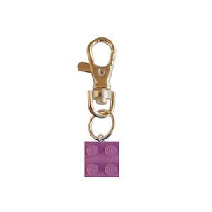 Brique LEGO® 2x2 rose clair sur un porte-clé plaqué argent/or - Cadeau pour fan de LEGO® - Cadeau pour geek - Cadeau de rentrée des classes