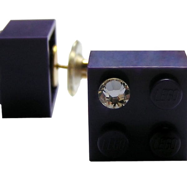 Brique LEGO® 2x2 violette avec un cristal SWAROVSKI® couleur 'diamant' sur une tige plaquée argent/or