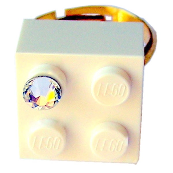 Weißer LEGO® 2x2 mit einer 'Diamant' Farbe SWAROVSKI® Kristall auf einem Silber/Gold vergoldeten verstellbaren Ring finden
