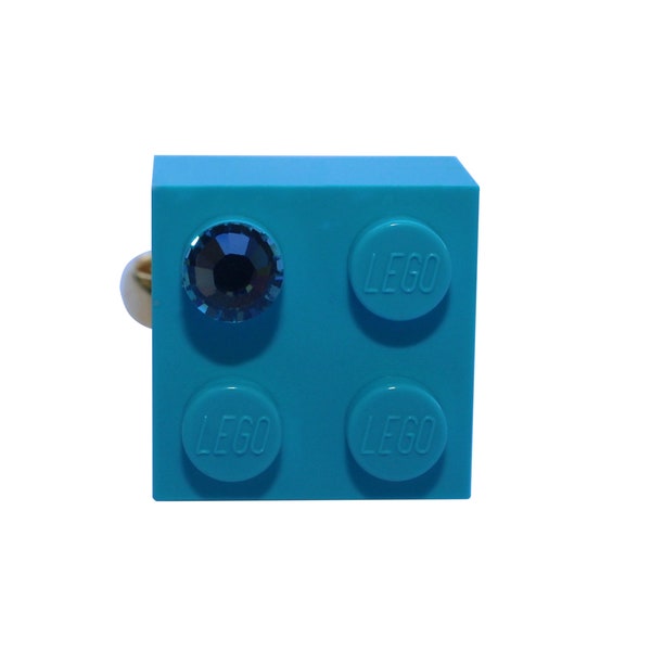 Brique LEGO® 2x2 bleu turquoise avec un cristal SWAROVSKI® bleu sur un support de bague plaqué argent/or réglable