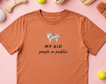 T-shirt de maman de chien de berger des Shetland : T-shirt drôle « Mon enfant fait caca en public »
