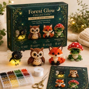 Może przedstawiać: Zestaw do samodzielnego wykonania 4 zwierzątek z koralików Forest Glow Collection, zawierający świetlika, sowę, lisa i żabę z grzybem. W komplecie przezroczysty organizer z kolorowymi koralikami, biała nić, igła, nożyczki oraz arkusze z instrukcjami.