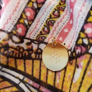 Honeycomb charm