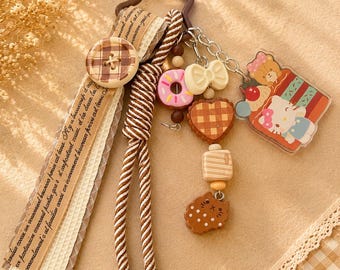 Galleta marrón hecha a mano, donas, llavero de Hello Kitty inspirado en Chiikawa