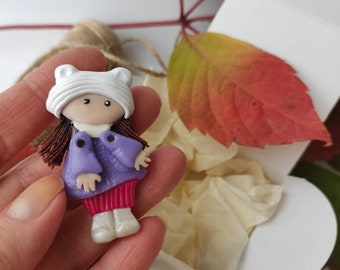 Girl brooch with moving hands Miniature art doll Lovely toy pin