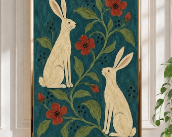 Peut inclure: Une impression d'art encadrée représentant deux lapins couleur crème se faisant face sur un fond bleu sarcelle foncé. La composition comprend une vigne centrale avec des feuilles vertes, de petites baies noires et des fleurs rouges vives.