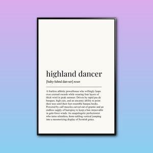 Peut inclure: Une affiche encadrée présentant une définition de type dictionnaire du terme highland dancer. Le texte comprend la prononciation phonétique, la classification en tant que nom et un paragraphe descriptif sur la nature athlétique du danseur.