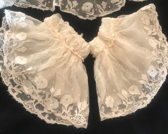 アンティーク キャリックマクロスレース バタフライと花 チュール ハンカチクロス ヴィンテージ キャリックマクロス レース スリーブ & ボーダー