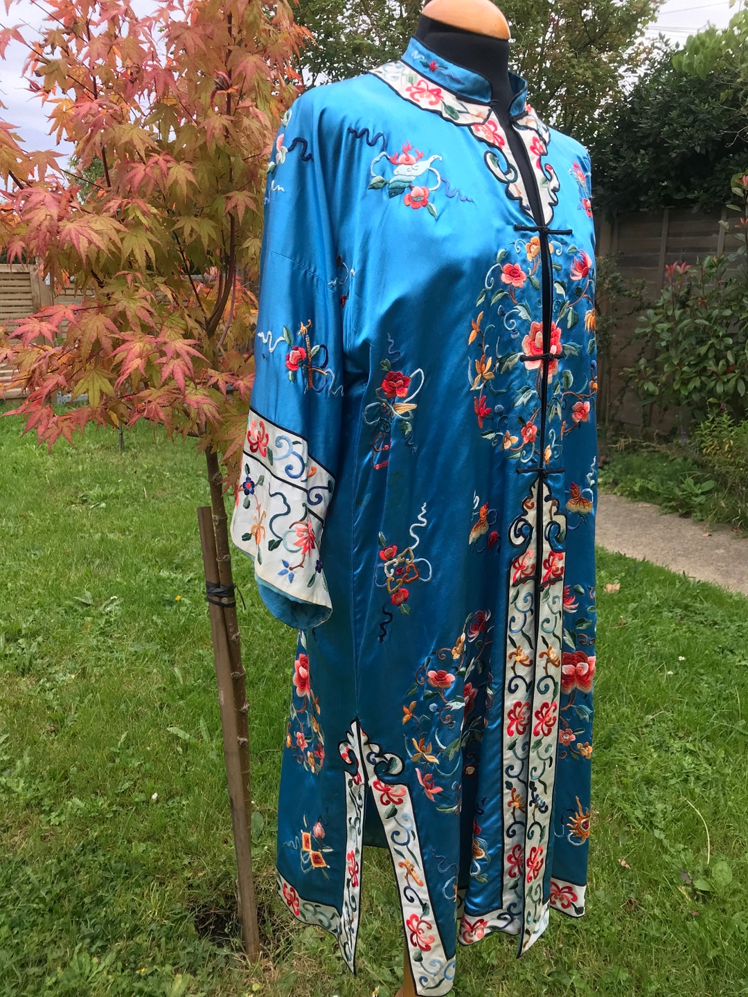 Vintage Oriental Silk Robe Coat Kimono Style Hand Embroidered Flora