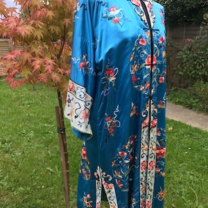Vintage oriental silk robe coat kimono style hand embroidered flora & auspicious symbols