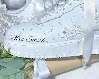 Scarpe da sposa personalizzate ricamate, scarpe da sposa con applicazioni floreali e a foglia, scarpe da sposa personalizzate per la sposa, scarpe da sposa in pizzo e perle, regalo