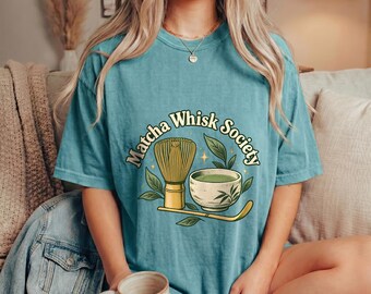 女性用抹茶シャツ、抹茶泡立て協会グリーンティーグラフィックTシャツ、お茶好きの方へのギフト