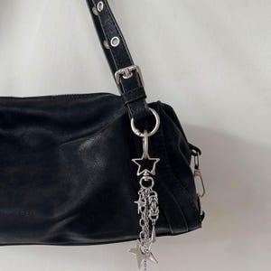 Llavero con colgante de corazón y estrella estilo grunge Y2K, llavero colgante de cruz y sol de metal plateado con pinchos, colgante de bolso de malla gruesa estilo punk, accesorio moderno para mochila.