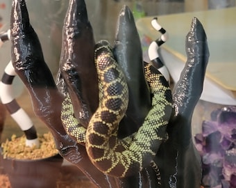 Decoración de tanque de reptiles de mano izquierda de demonio diablo aterrador, serpiente trepadora, árbol