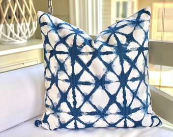 Blue and white pillow cover. 20 x 20 inch, graphic patterned blue and white pillow cover.