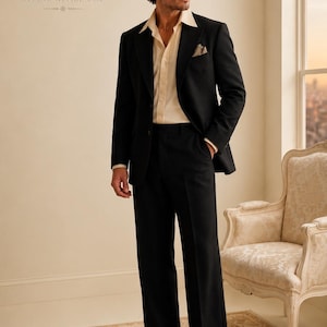 Terno masculino preto estilo anos 70, com abotoamento simples, duas peças | Terno retrô em rayon felpudo com lapela larga | Conjunto vintage formal para casamento e eventos noturnos
