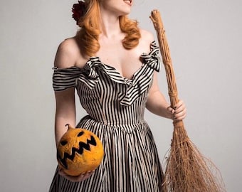 Jack o Lantern pumpkin lantern Sleepy Hollow Pumpkin! Delightfully Dreary aesthetic!