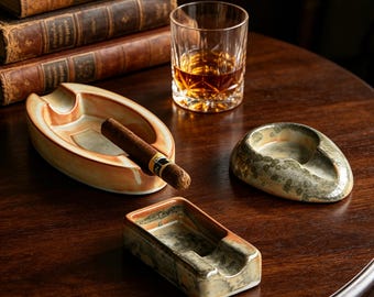 Cenicero de cerámica de doble cara hecho a mano estilo Wabi-Sabi, soporte para cigarrillos de cerámica rústica transformada en horno, regalo para él.