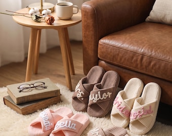 Gepersonaliseerde bruidsmeisjeslippers, corduroy slippers met letter, chenille spaslippers, cadeaus voor de ochtend van de bruiloft/het feest/de bruid