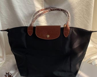 Longchamp Große schwarze Nylon-Tragetasche | Faltbare, leichte Tragetasche mit Lederbesatz