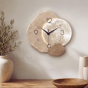 Relógio de parede com fases da lua, moderno, bege, silencioso, de quartzo, minimalista, para decoração de quarto e sala de estar.