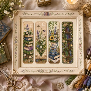 Puede incluir: Un bordado en punto de cruz enmarcado que presenta cuatro paneles verticales con temas botánicos y literarios, incluyendo pilas de libros con flores, un libro abierto con flores silvestres, una taza de té sobre un libro y una estantería con enredaderas.