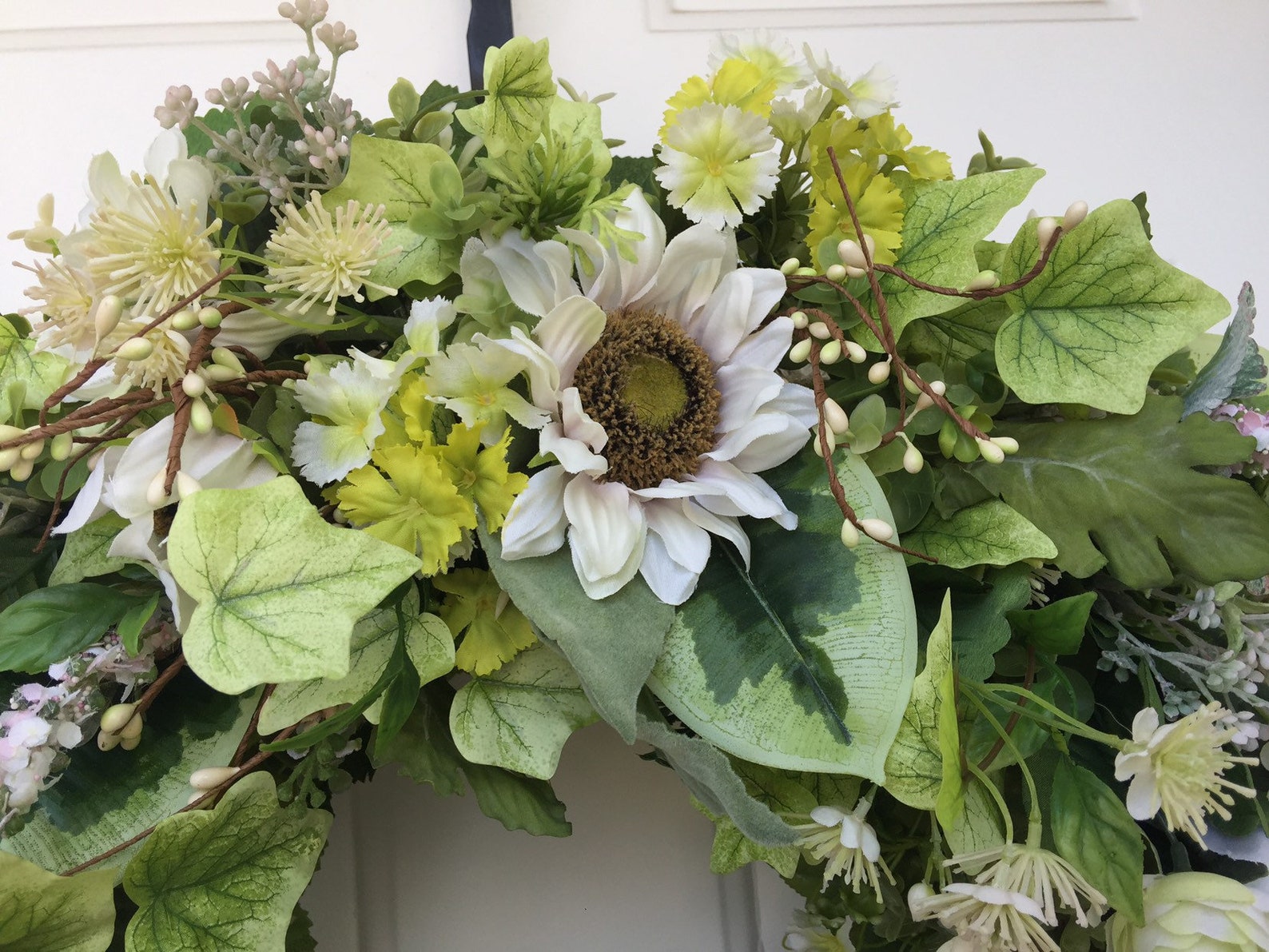 White Sunflowers & Ranunculus With Bright Green Ivy Wreath - Etsy