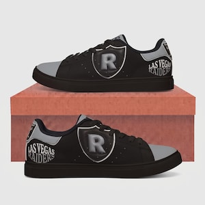 Zapatillas bajas personalizadas de los Las Vegas Raiders, calzado para el día del partido de fútbol americano, regalo deportivo para él, zapatillas personalizadas del equipo, calzado para aficionados.