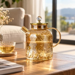 Grote amberkleurige glazen theepot met filter, karaf met diamantvormig raster, gouden deksel met kristallen knop, karaf voor ijsthee, cadeau voor theeliefhebber