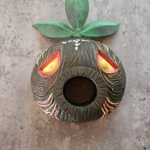 Zelda Deku-mask + hållare (3D-printad + målad)
