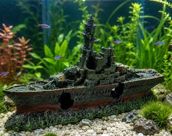 Aquarium-Dekoration, versunkenes Kriegsschiff aus Kunstharz mit strukturiertem Felssockel