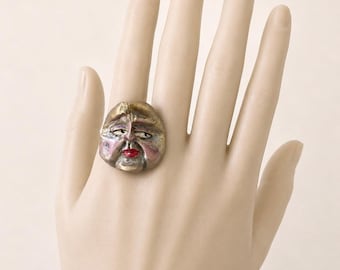 Avocado stone silver moon ring