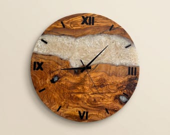 Wanduhr aus weißem Epoxidharz und Olivenholz, runder Harzfluss aus Holz