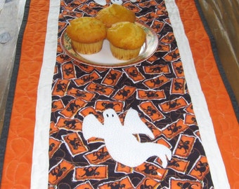 Halloween quilted table runner with ghosts and cats