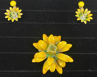 Vintage Brooch Earring Set 60s Flower Power Yellow Metal Enamel Clip On Hippie