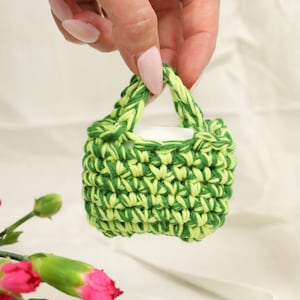 Clea – Handgehäkelte AirPods‑Hülle | Zweifarbiges Grün | Handmade Case aus Baumwolle