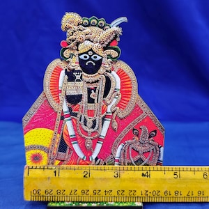 Banke Bihari Ji Idol 6 Inch, Vrindavan Krishna Bordsdekor, Shri Bankey Bihari Mandir Deity Photo Stand, Hindu Pooja Gift