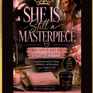 Puede incluir: Un cuaderno de trabajo de reinicio de amor propio y vida suave con el texto "She Is Still a Masterpiece". La imagen presenta a una mujer, mariposas, un diario, una taza de café y una vela. El diario tiene el texto "I Choose Me".