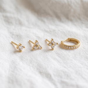 Set van 4 gelaagde oorbellen met bloemmotief, 18K verguld, bloemvormige oorstekers, oorbellen met zirkonia, cadeau voor haar